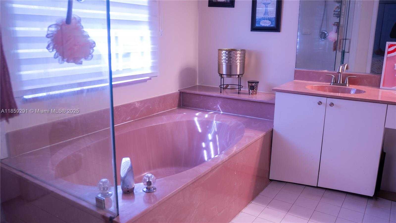 Small Image of Miramar Number 20