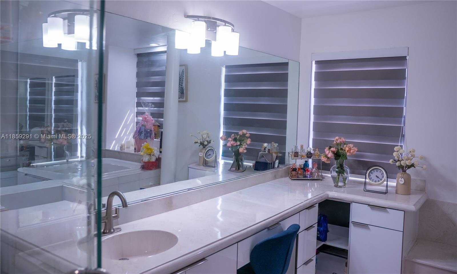 Small Image of Miramar Number 24