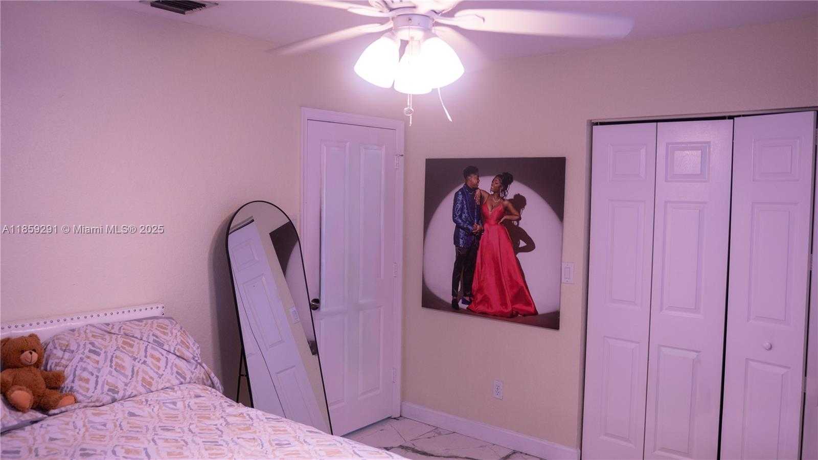 Small Image of Miramar Number 26