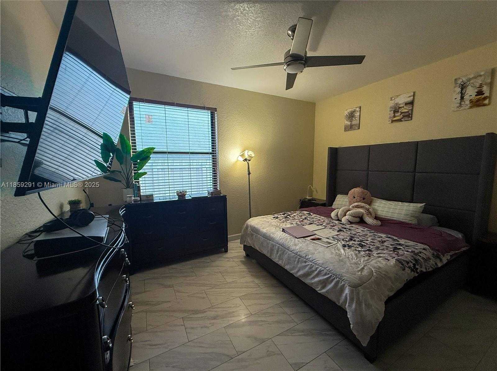 Small Image of Miramar Number 27