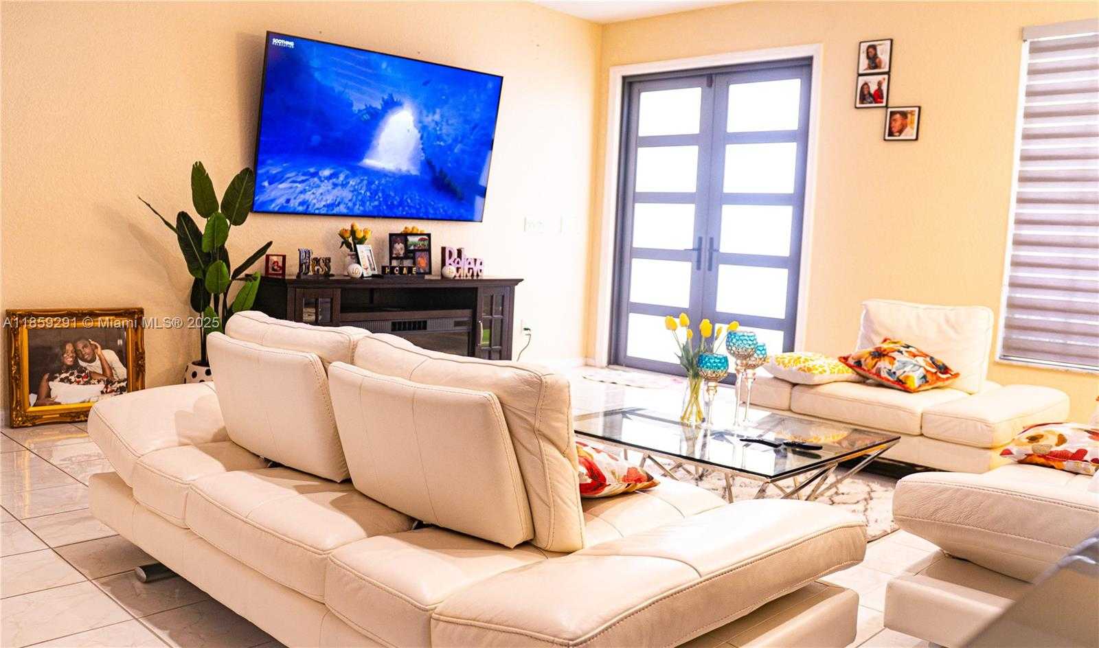 Small Image of Miramar Number 4