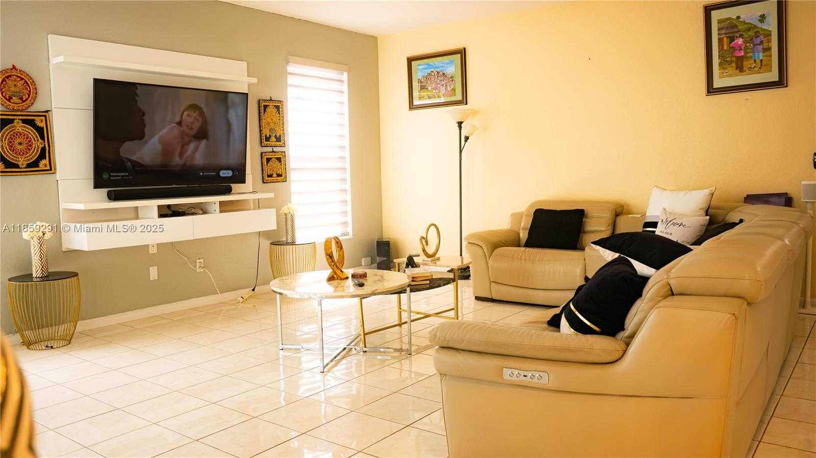 Small Image of Miramar Number 6