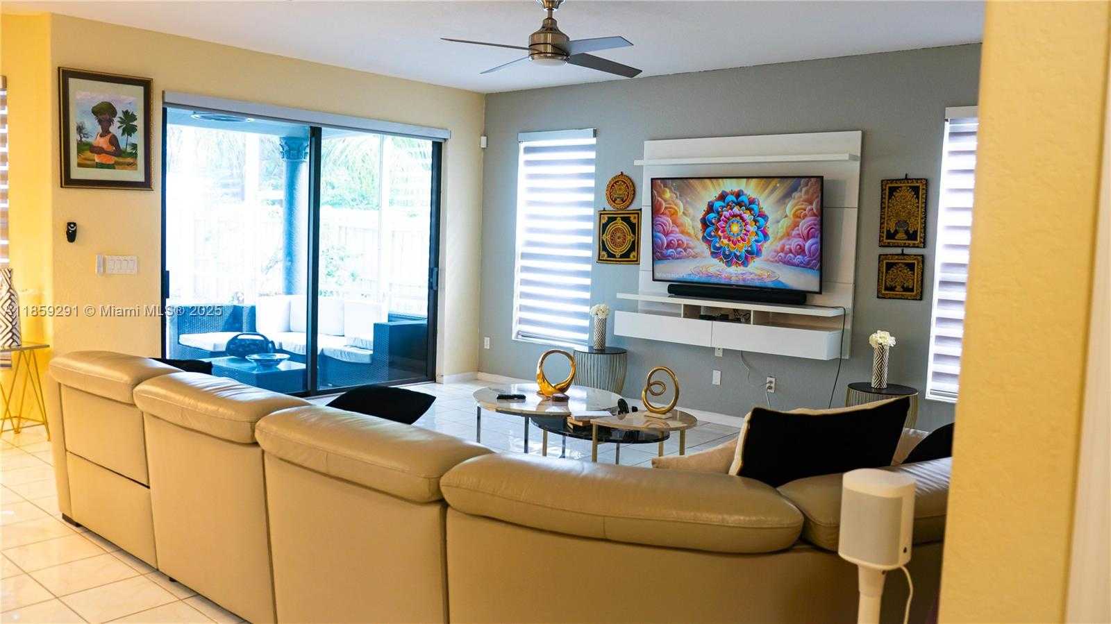 Small Image of Miramar Number 7