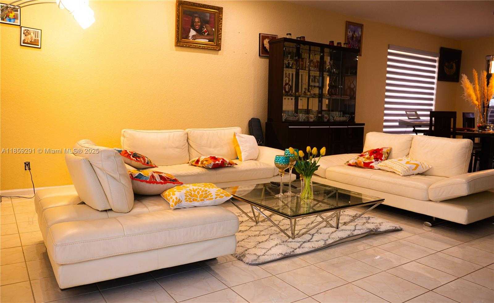 Small Image of Miramar Number 8