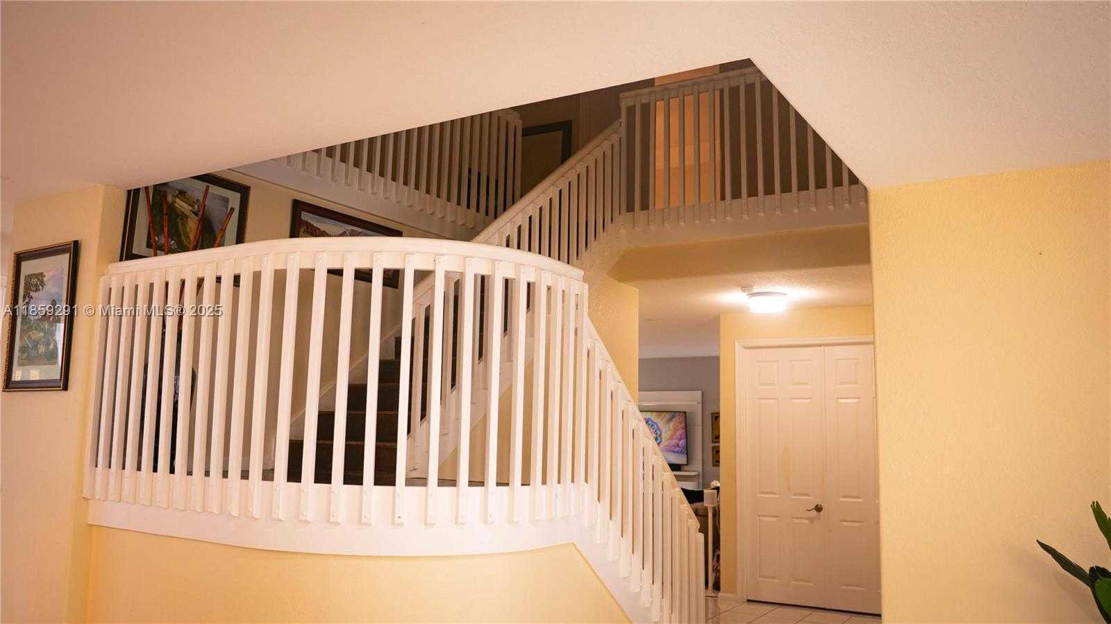 Small Image of Miramar Number 9