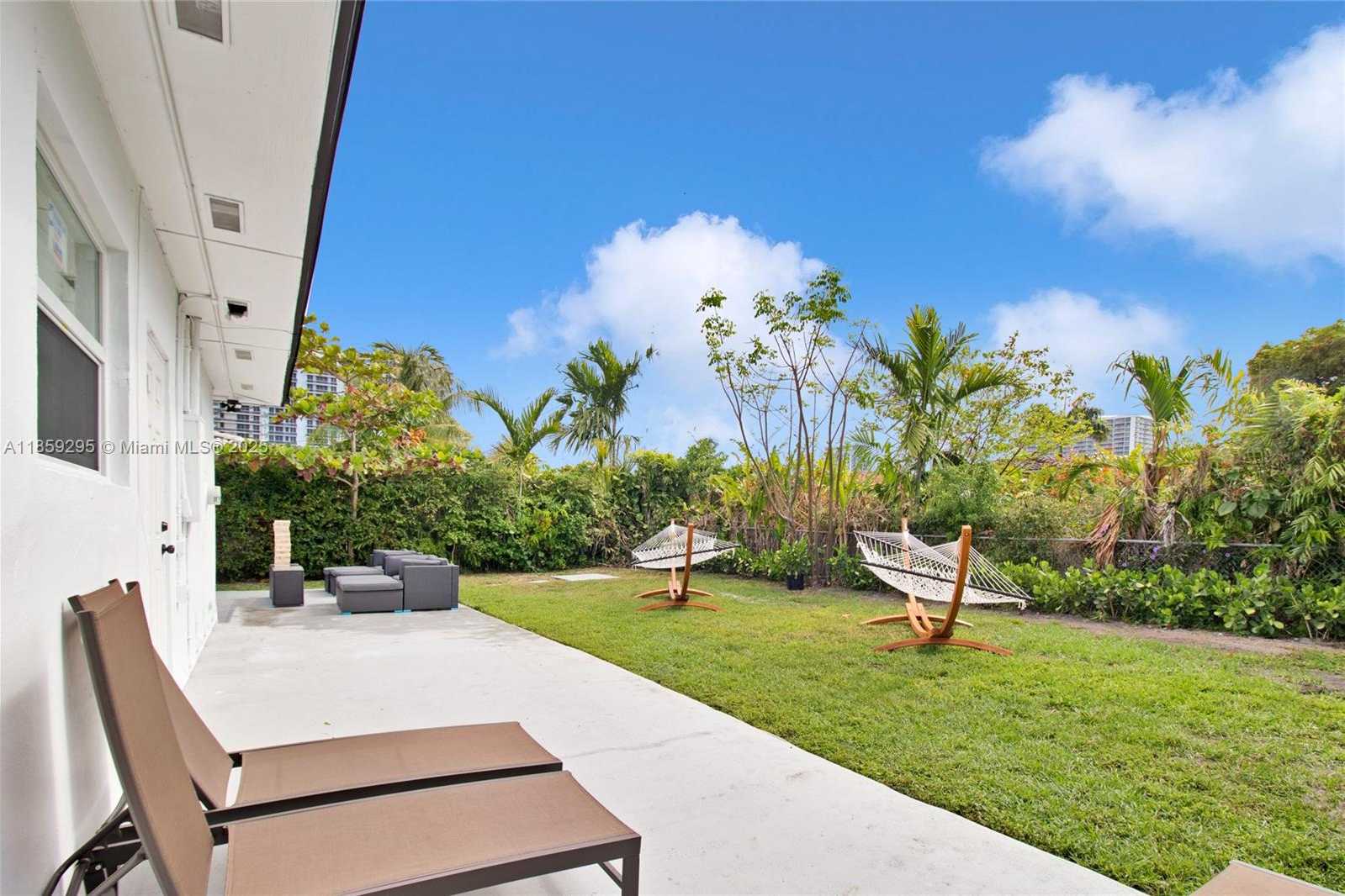 Small Image of 7517 HISPANOLA, North Bay Village Number 12
