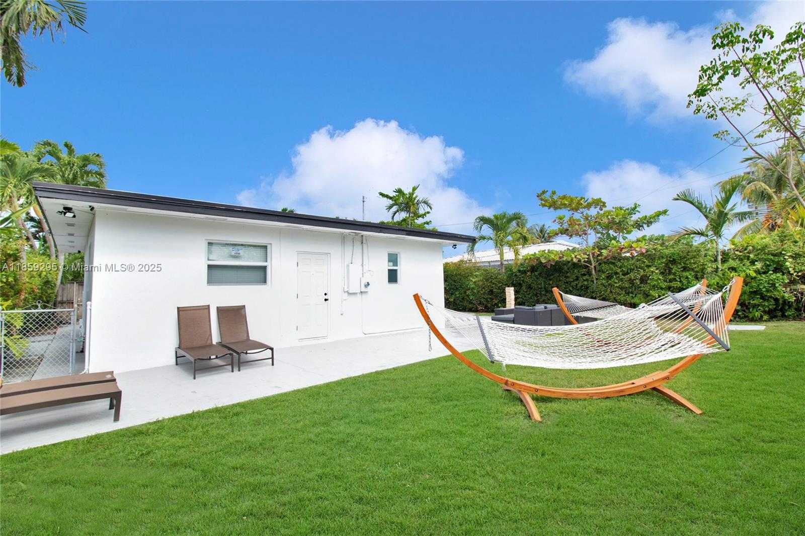 Small Image of 7517 HISPANOLA, North Bay Village Number 13