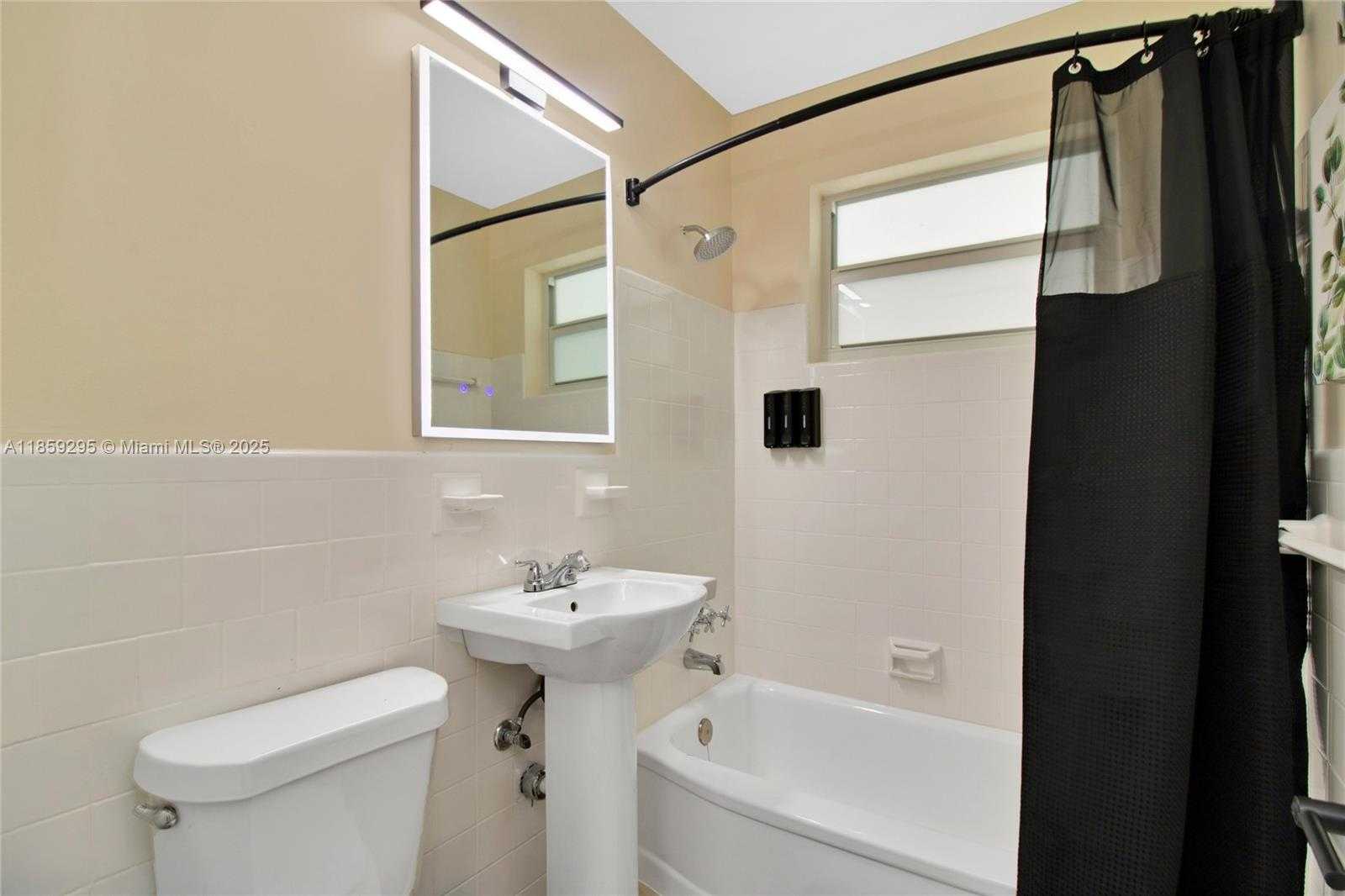 Small Image of 7517 HISPANOLA, North Bay Village Number 21