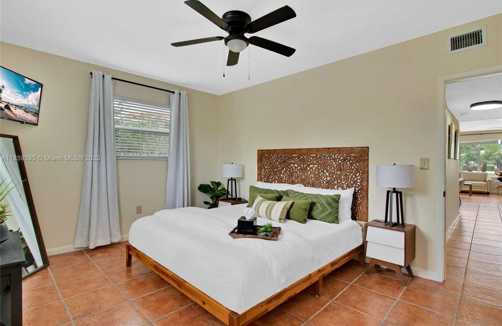 Small Image of 7517 HISPANOLA, North Bay Village Number 23