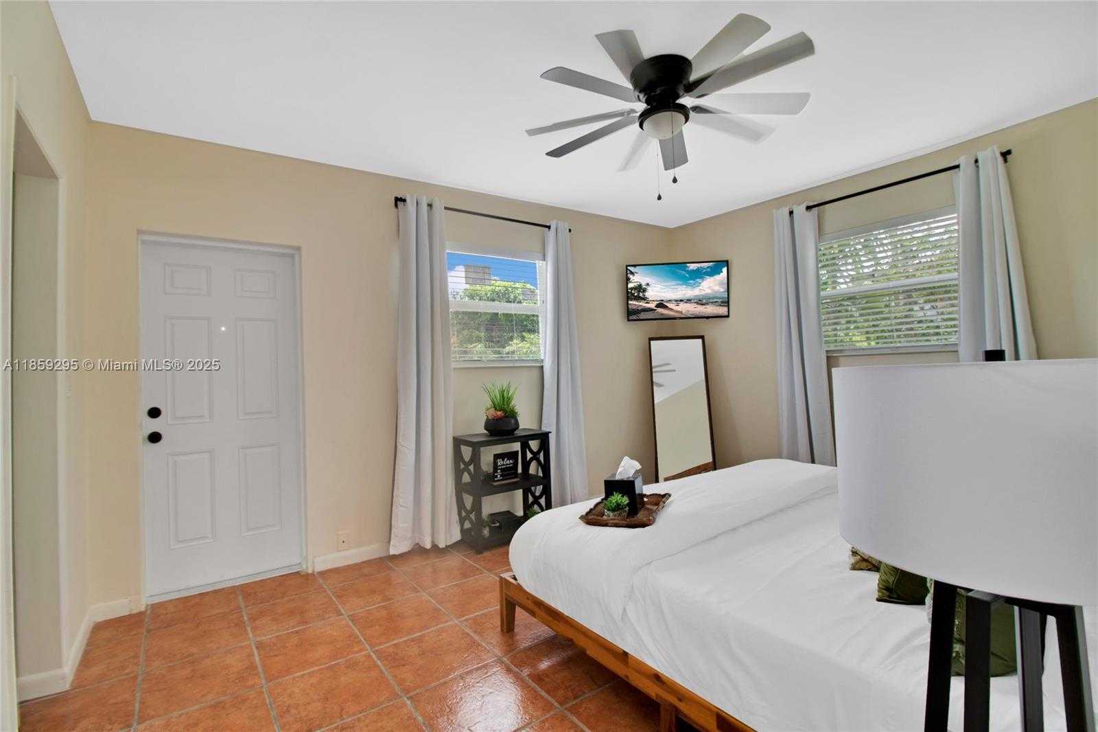Small Image of 7517 HISPANOLA, North Bay Village Number 24