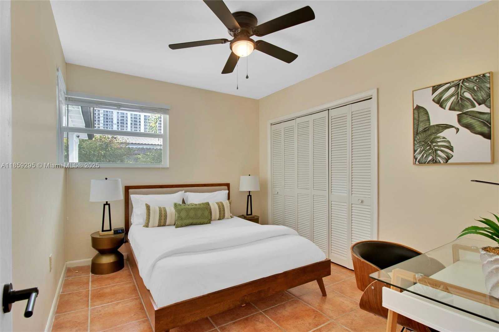 Small Image of 7517 HISPANOLA, North Bay Village Number 26