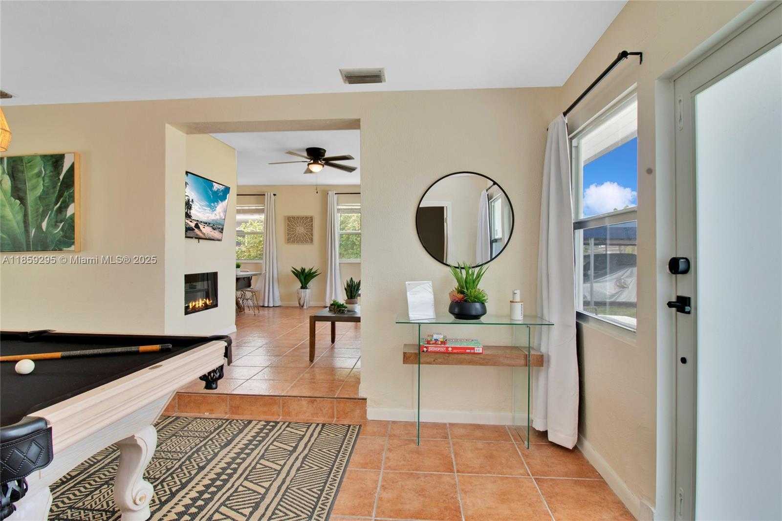 Small Image of 7517 HISPANOLA, North Bay Village Number 27