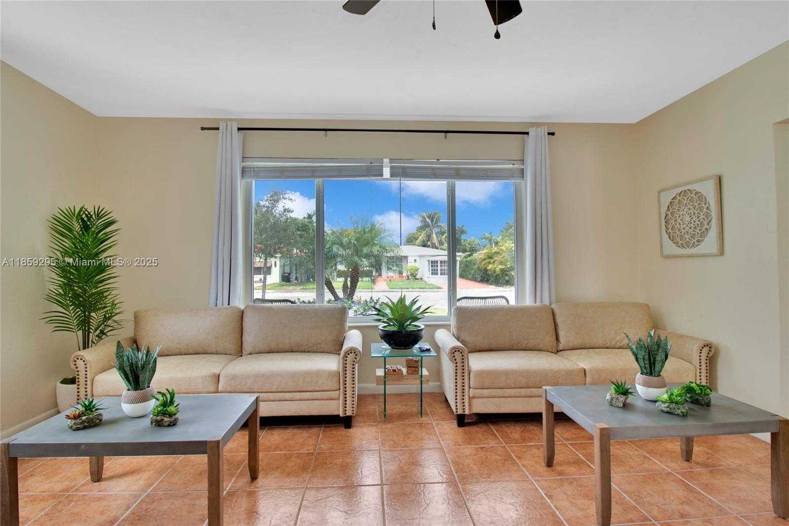 Small Image of 7517 HISPANOLA, North Bay Village Number 31