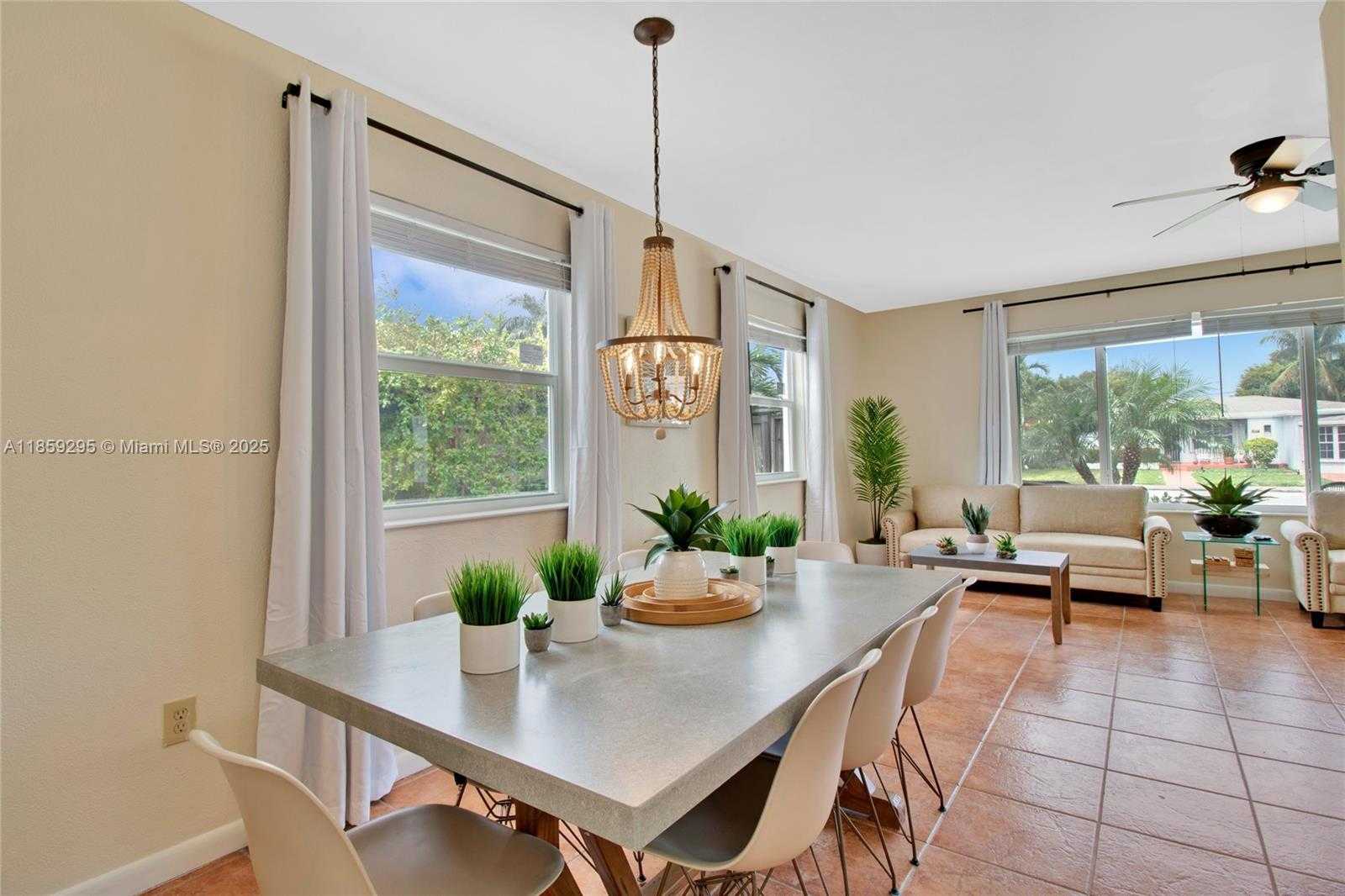 Small Image of 7517 HISPANOLA, North Bay Village Number 32