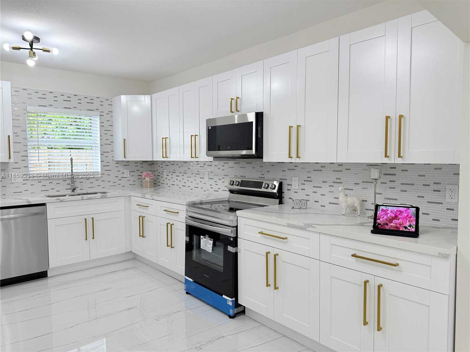 Small Image of 2339 NORTH WEST 13TH ST, Fort Lauderdale Number 10