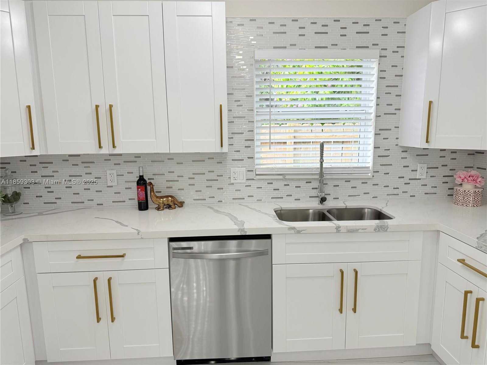 Small Image of 2339 NORTH WEST 13TH ST, Fort Lauderdale Number 12