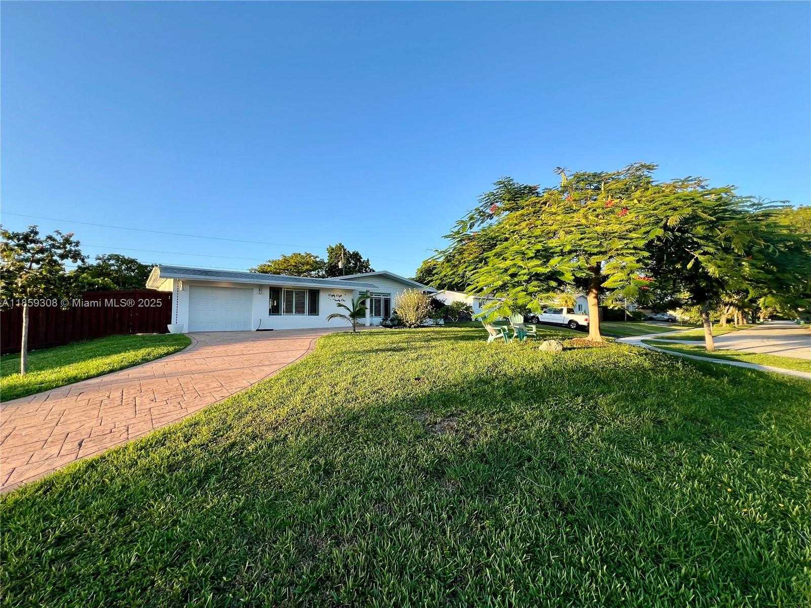 Small Image of 8821 SOUTH WEST 192ND ST, Cutler Bay Number 2