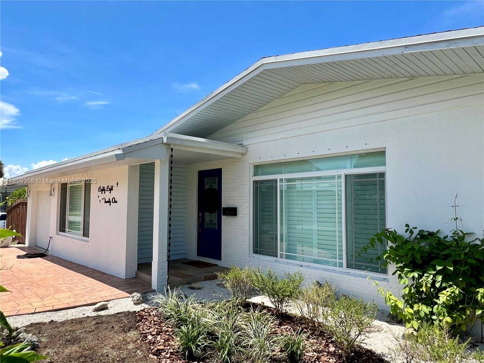 Small Image of 8821 SOUTH WEST 192ND ST, Cutler Bay Number 4