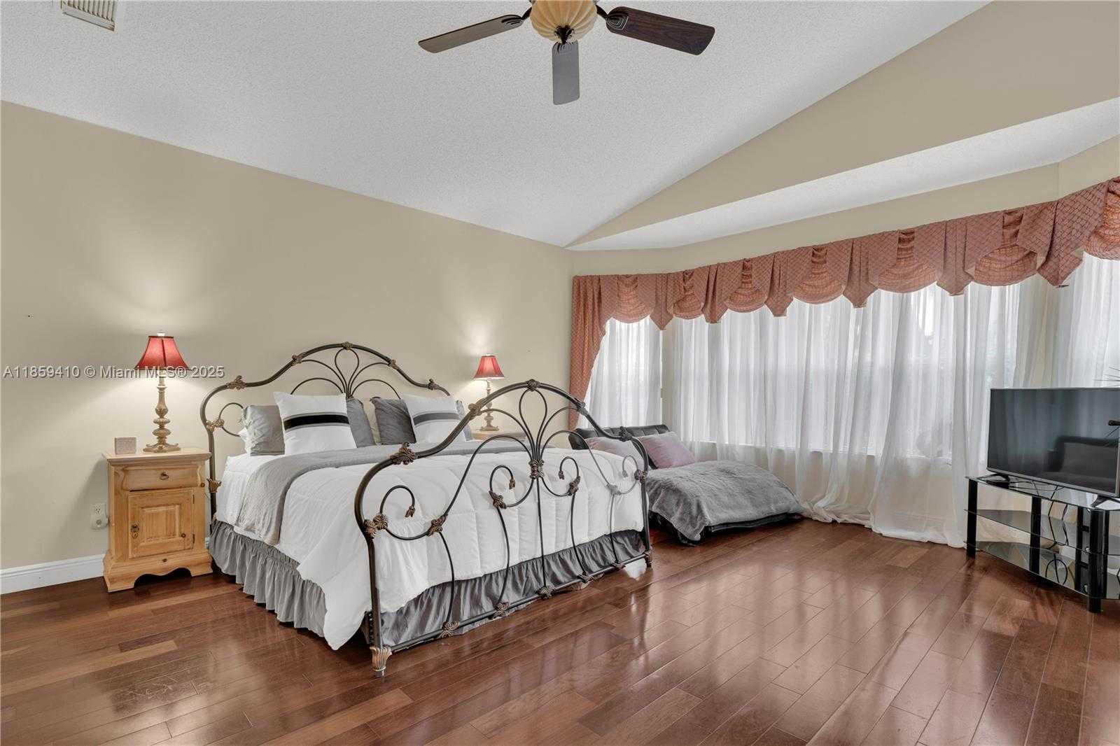 Small Image of 322 SOUTH WEST 184TH WAY, Pembroke Pines Number 22