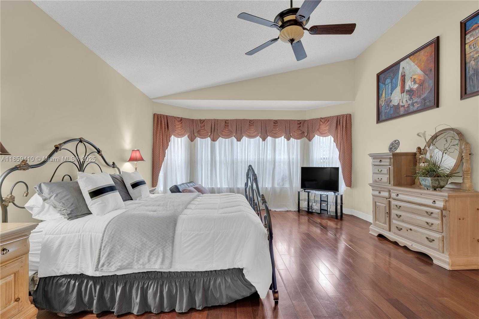 Small Image of 322 SOUTH WEST 184TH WAY, Pembroke Pines Number 24