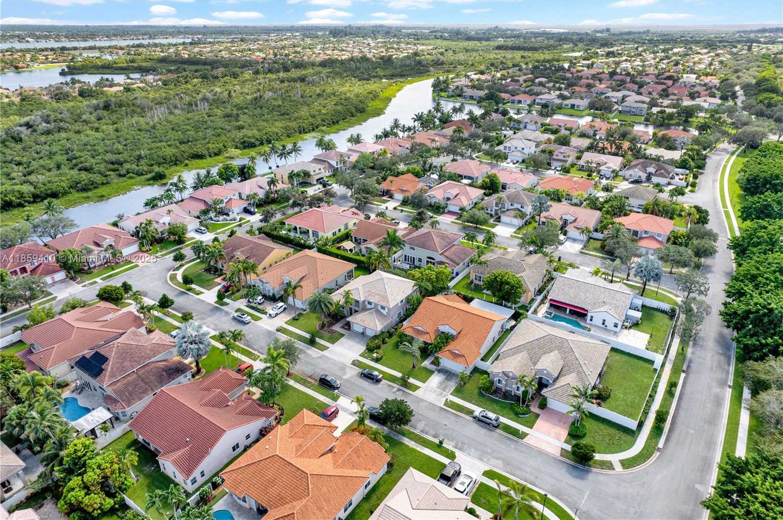 Small Image of 322 SOUTH WEST 184TH WAY, Pembroke Pines Number 52