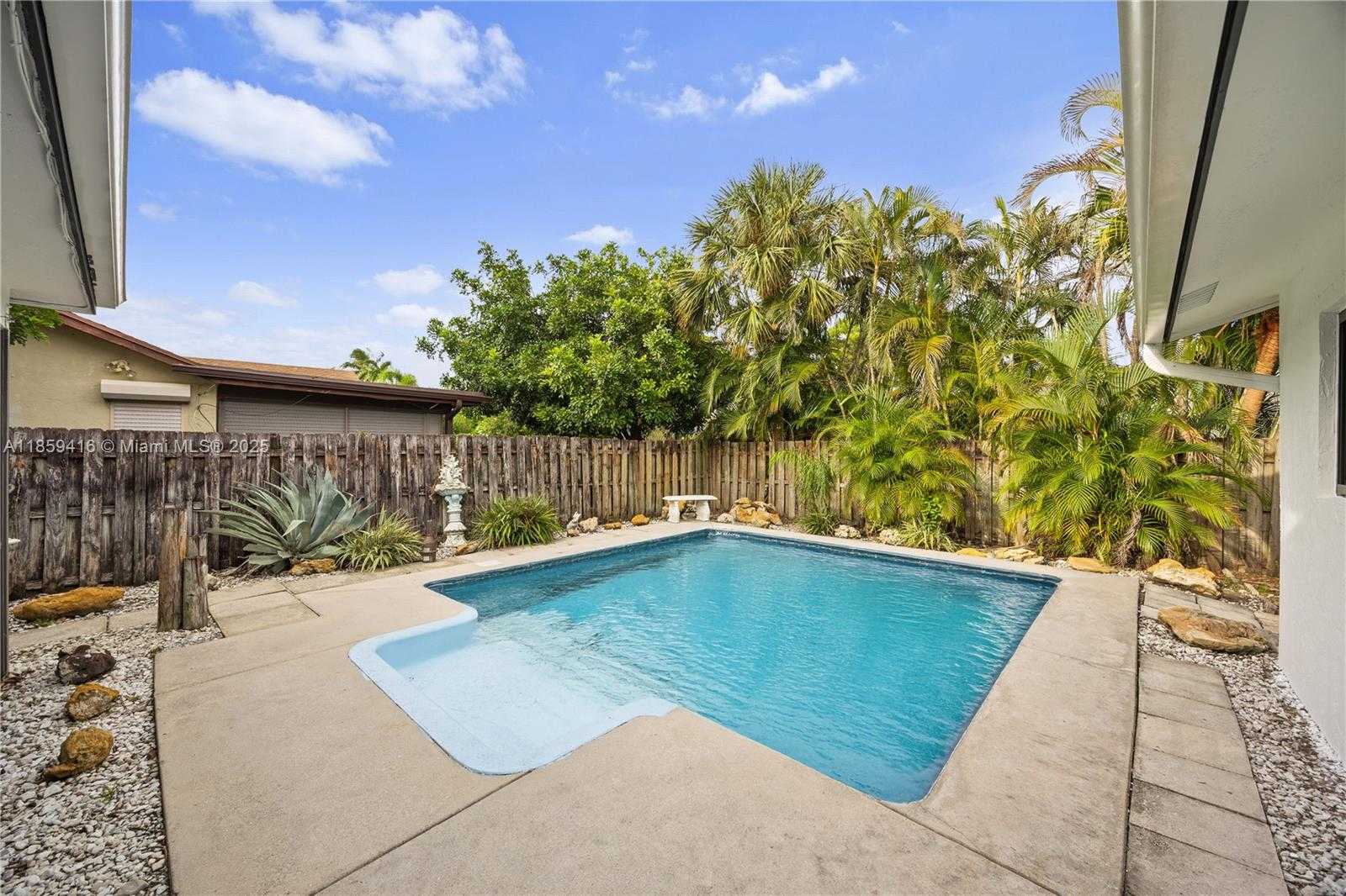 Small Image of 1498 SOUTH WEST 28TH AVE, Deerfield Beach Number 23