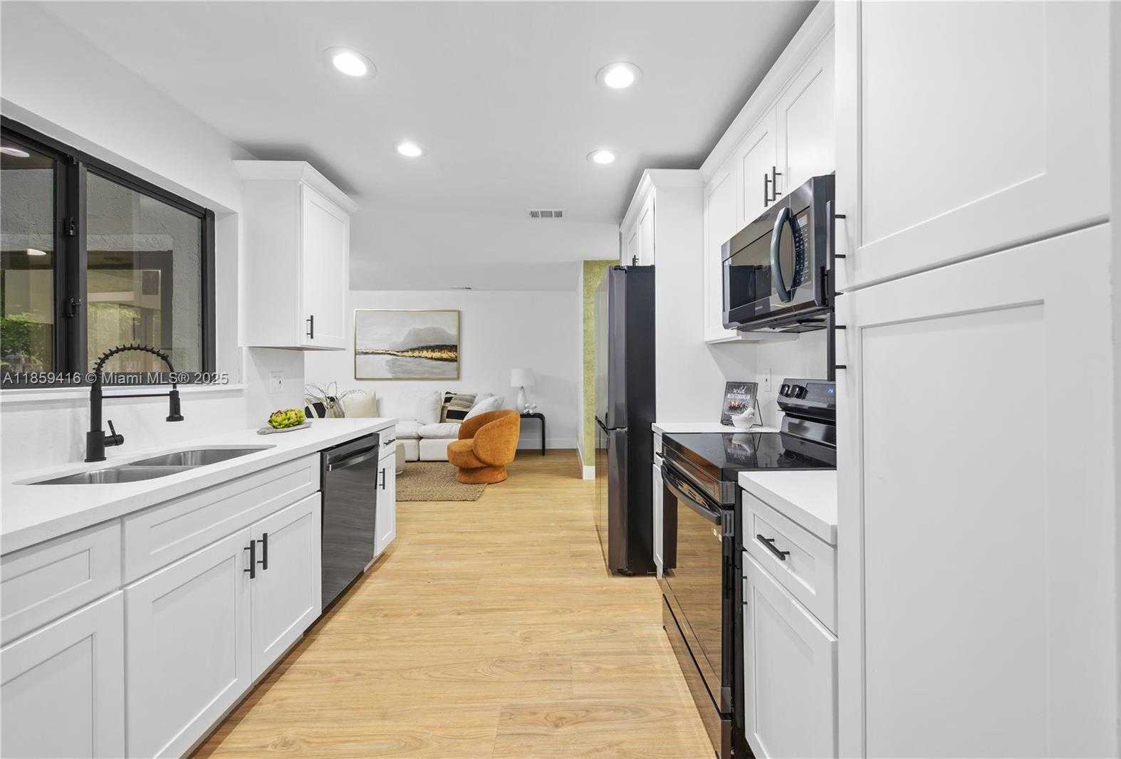 Small Image of 1498 SOUTH WEST 28TH AVE, Deerfield Beach Number 9