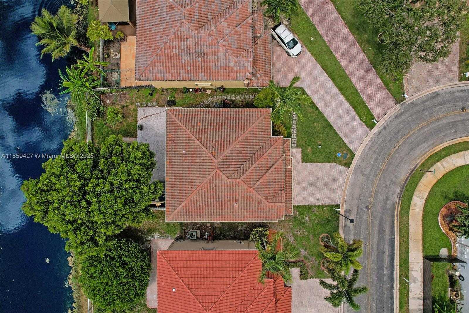 Small Image of 9860 NORTH WEST 20TH CT, Pembroke Pines Number 38