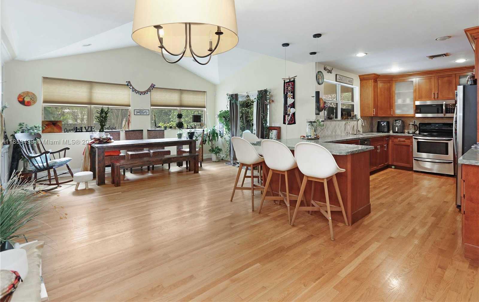 Small Image of 1612 FUNSTON ST, Hollywood Number 5