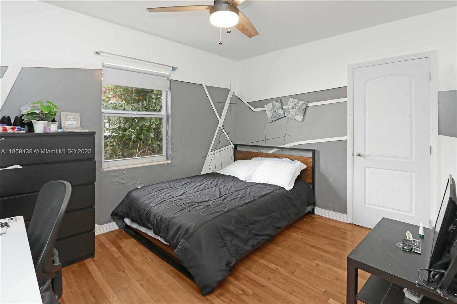 Small Image of 1612 FUNSTON ST, Hollywood Number 9