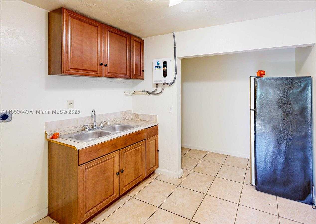 Small Image of 235 SOUTH WEST 16TH TER, Homestead Number 12