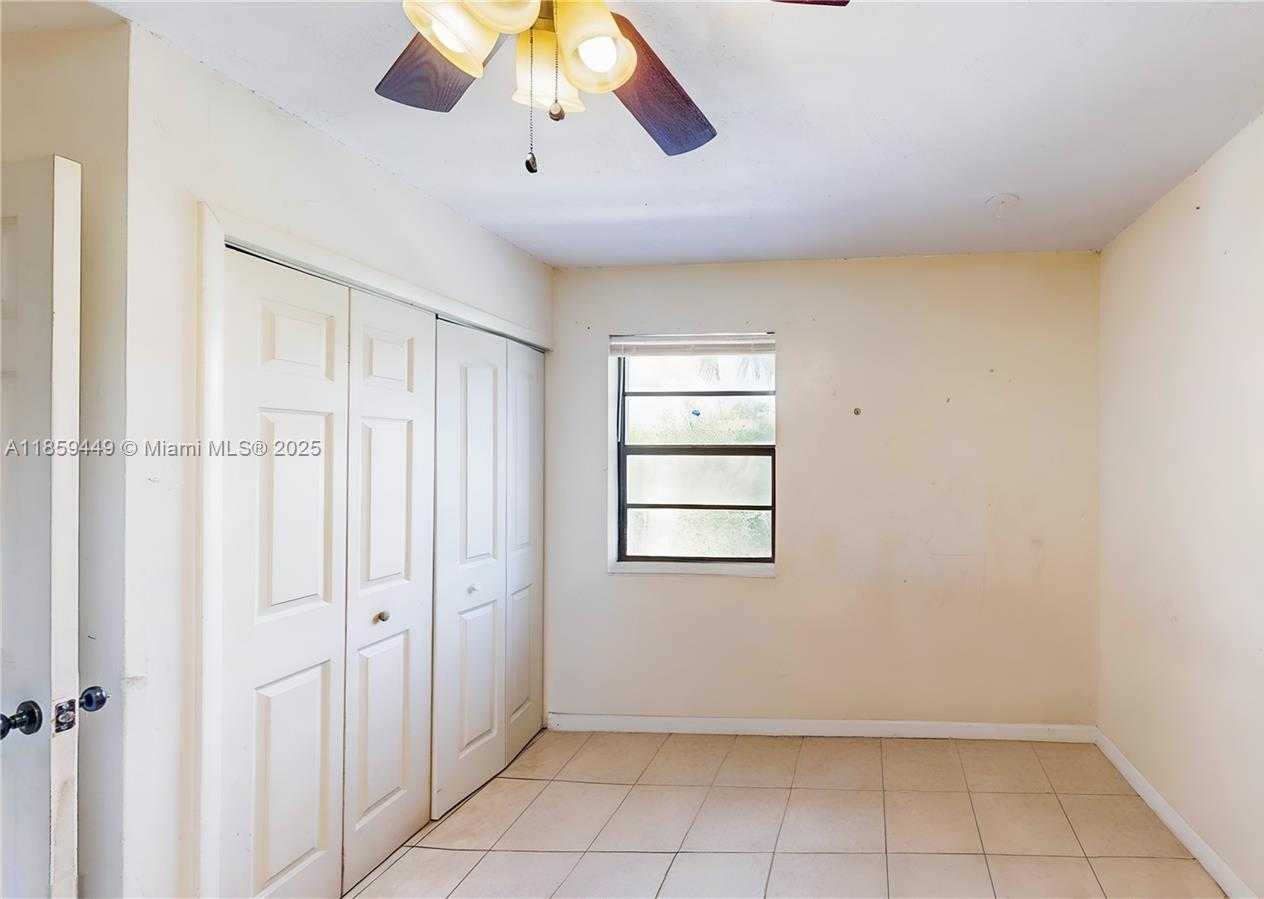 Small Image of 235 SOUTH WEST 16TH TER, Homestead Number 15