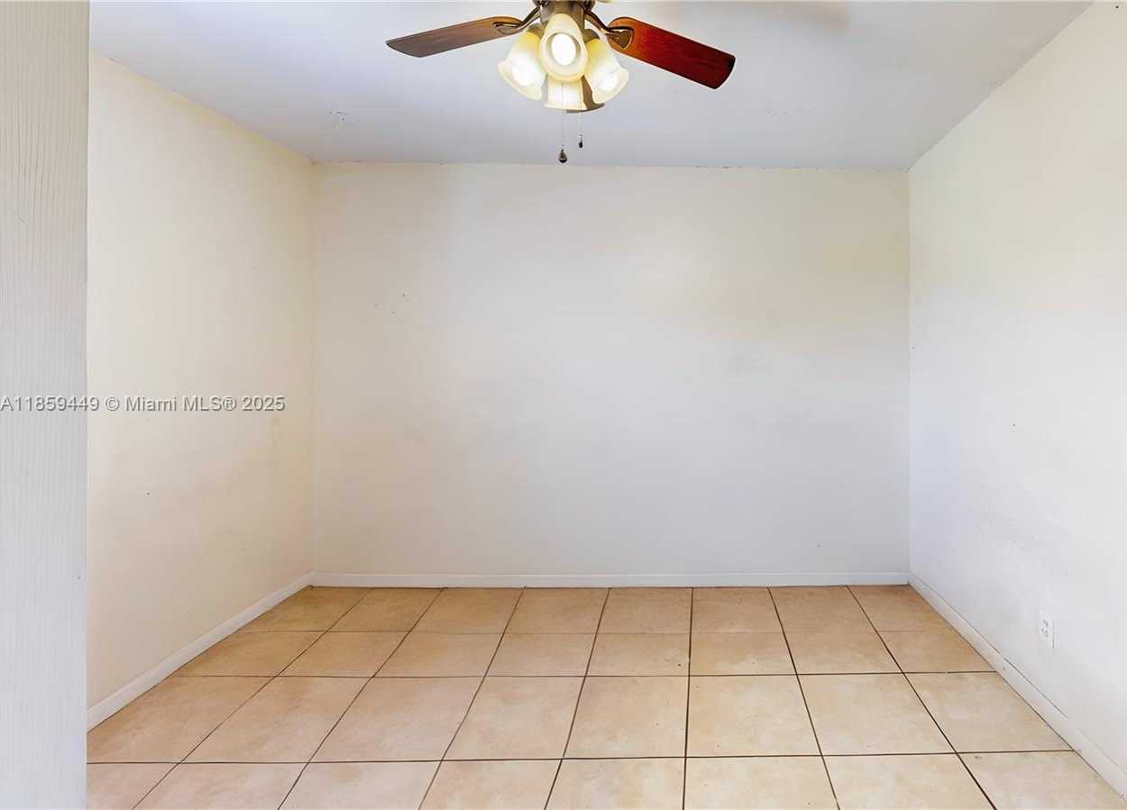 Small Image of 235 SOUTH WEST 16TH TER, Homestead Number 17