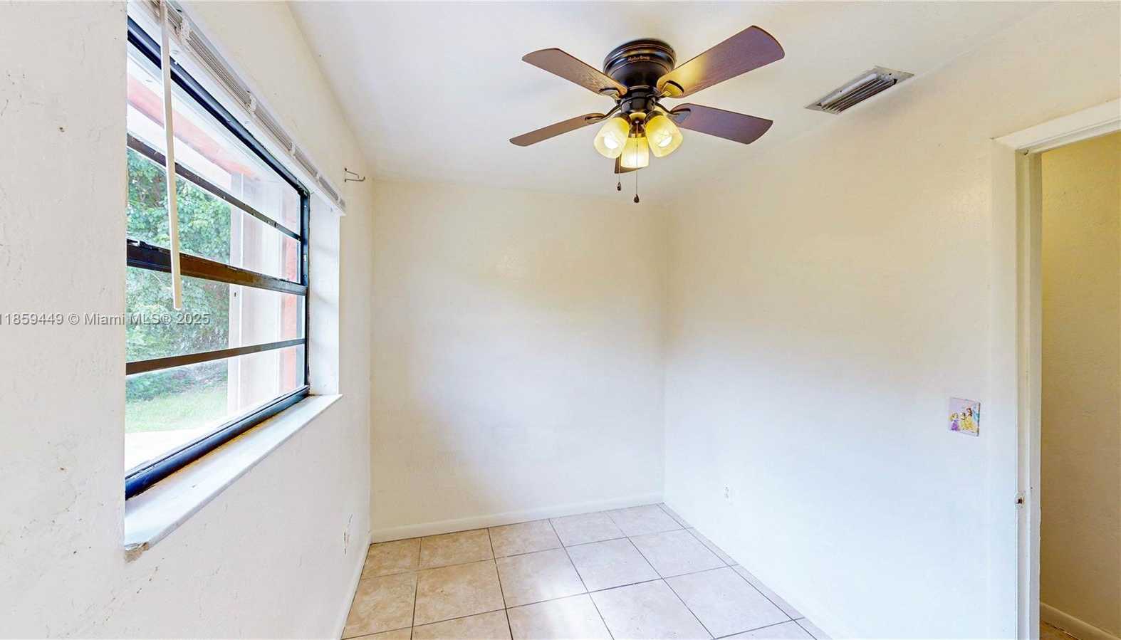 Small Image of 235 SOUTH WEST 16TH TER, Homestead Number 27