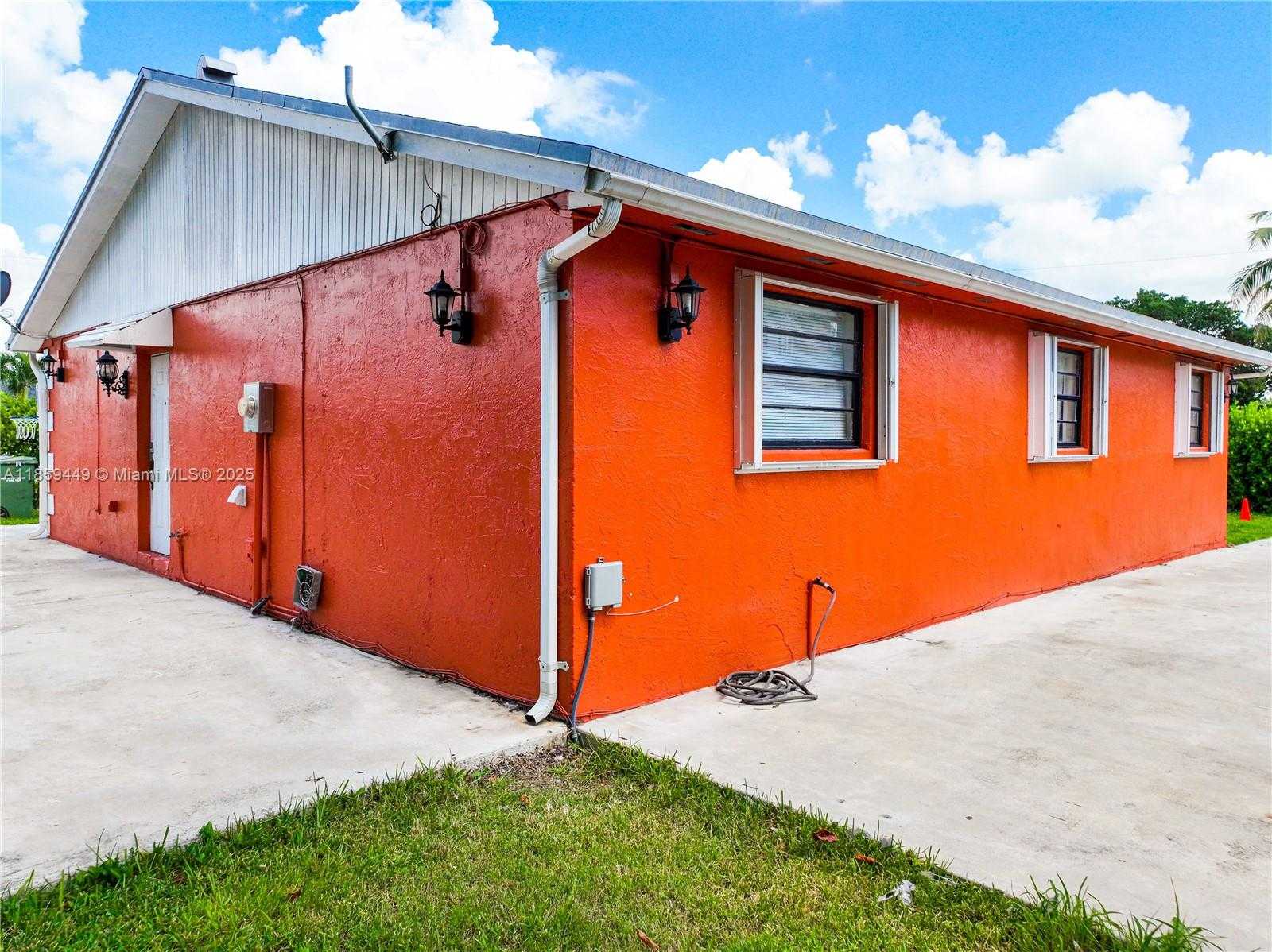 Small Image of 235 SOUTH WEST 16TH TER, Homestead Number 39