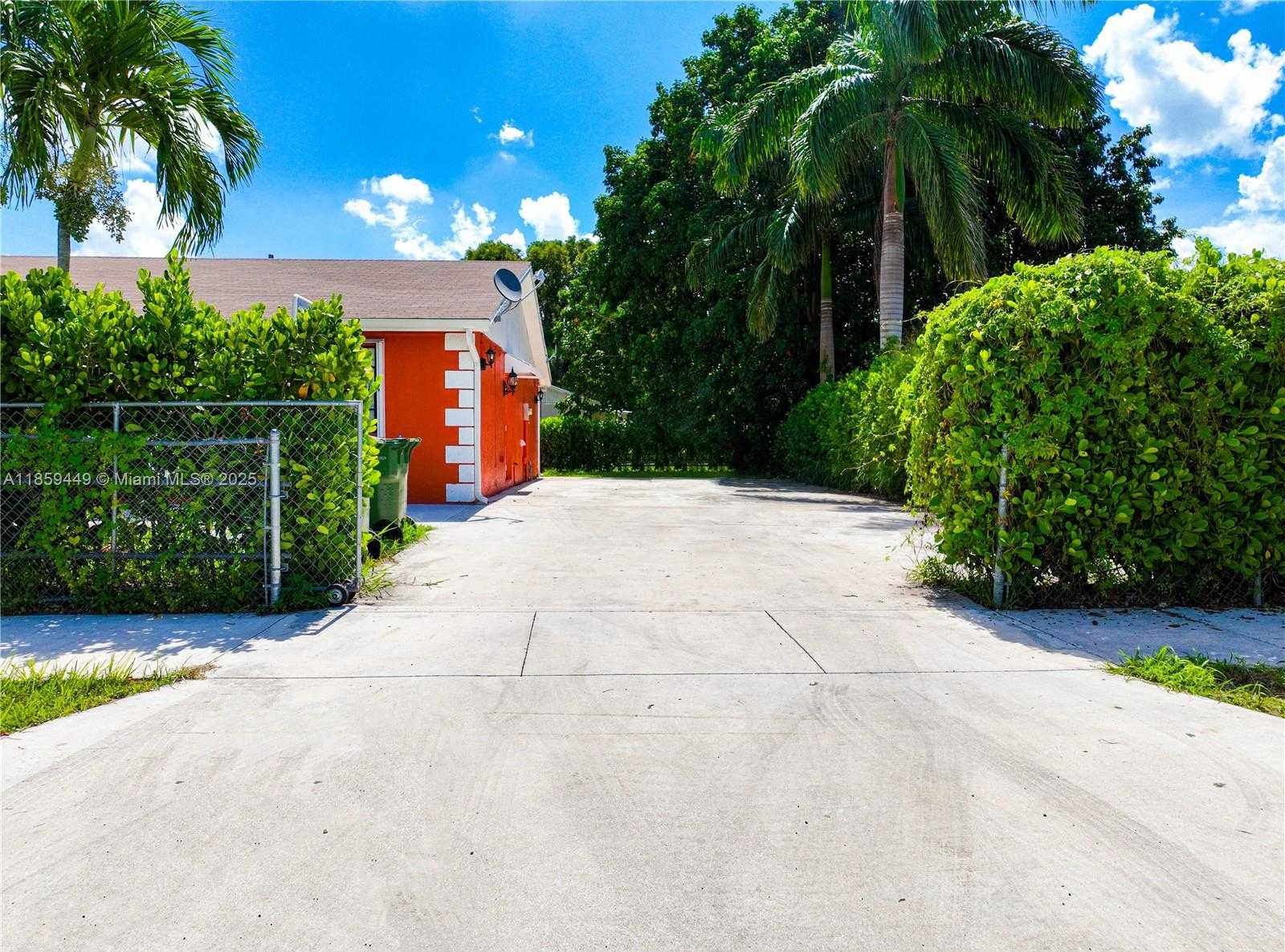 Small Image of 235 SOUTH WEST 16TH TER, Homestead Number 47