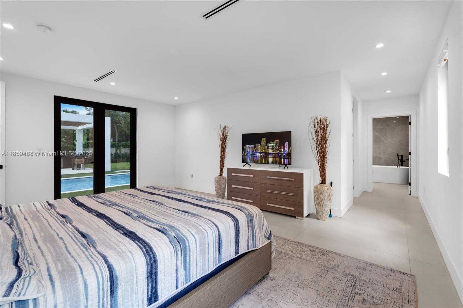 Small Image of 5928 SOUTH WEST 69TH AVE, Miami Number 23