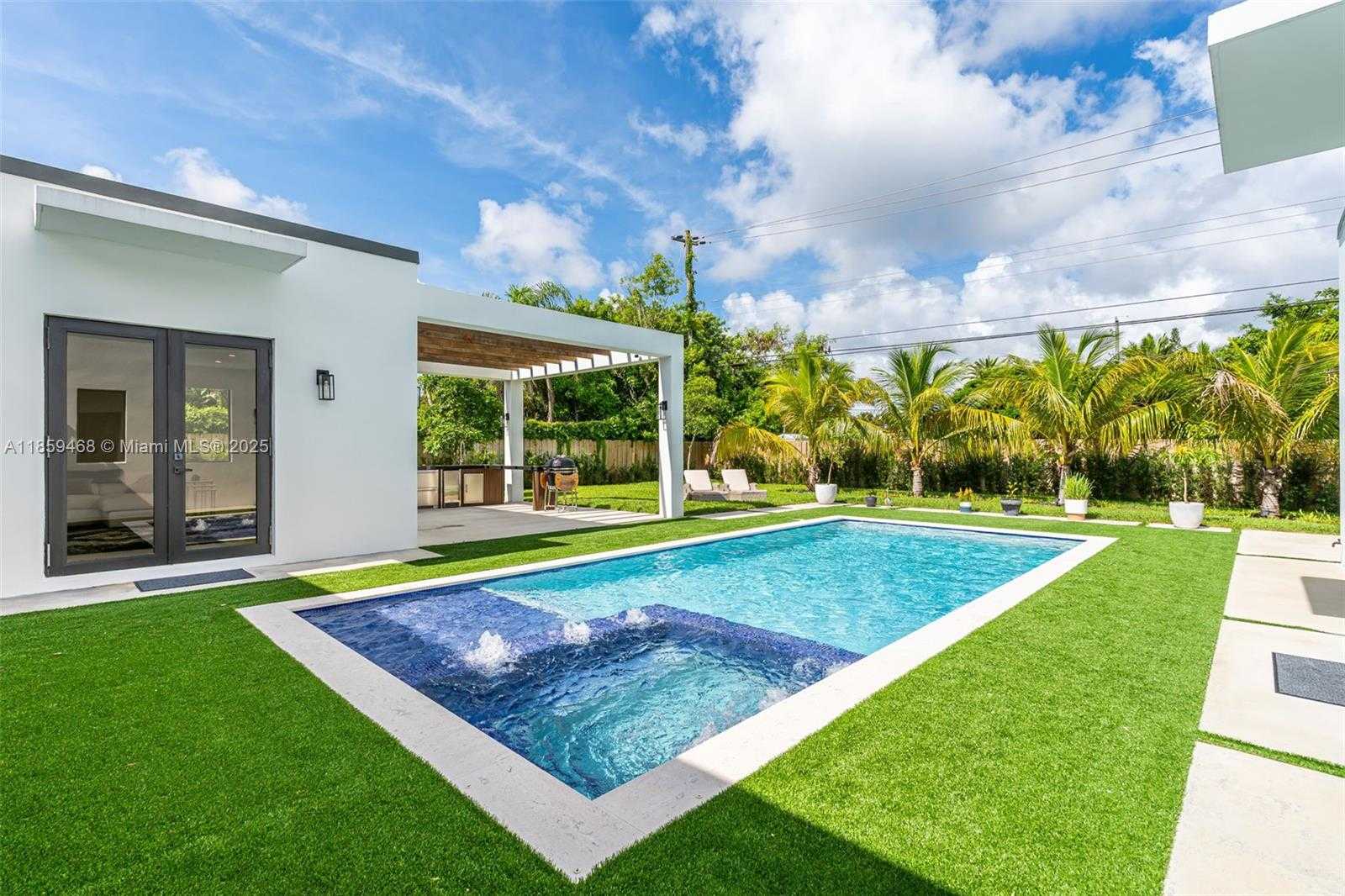 Small Image of 5928 SOUTH WEST 69TH AVE, Miami Number 41