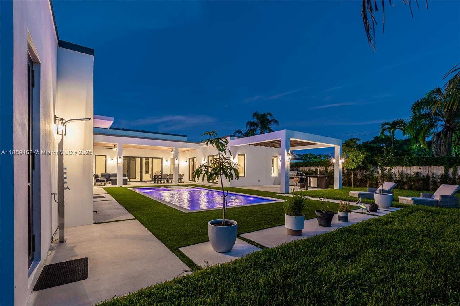 Small Image of 5928 SOUTH WEST 69TH AVE, Miami Number 47