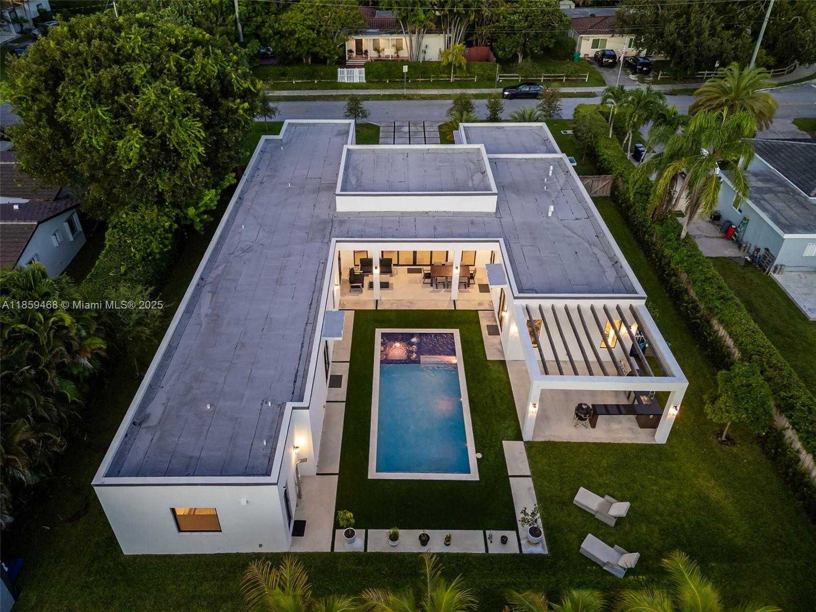 Small Image of 5928 SOUTH WEST 69TH AVE, Miami Number 52
