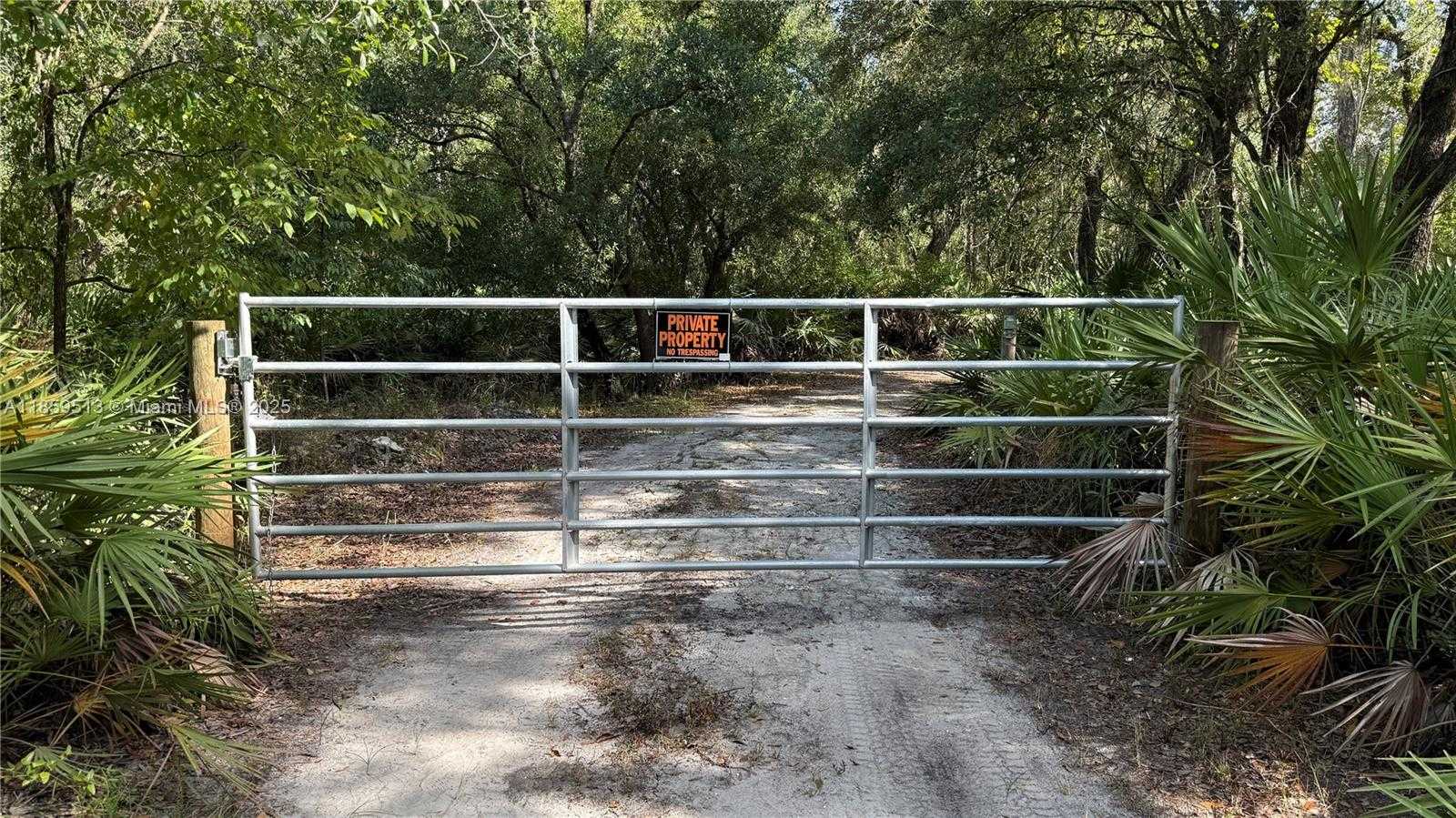 Small Image of 1144 NORTH WEST PEACE POINTE DR, Other City - In The State Of Florida Number 2