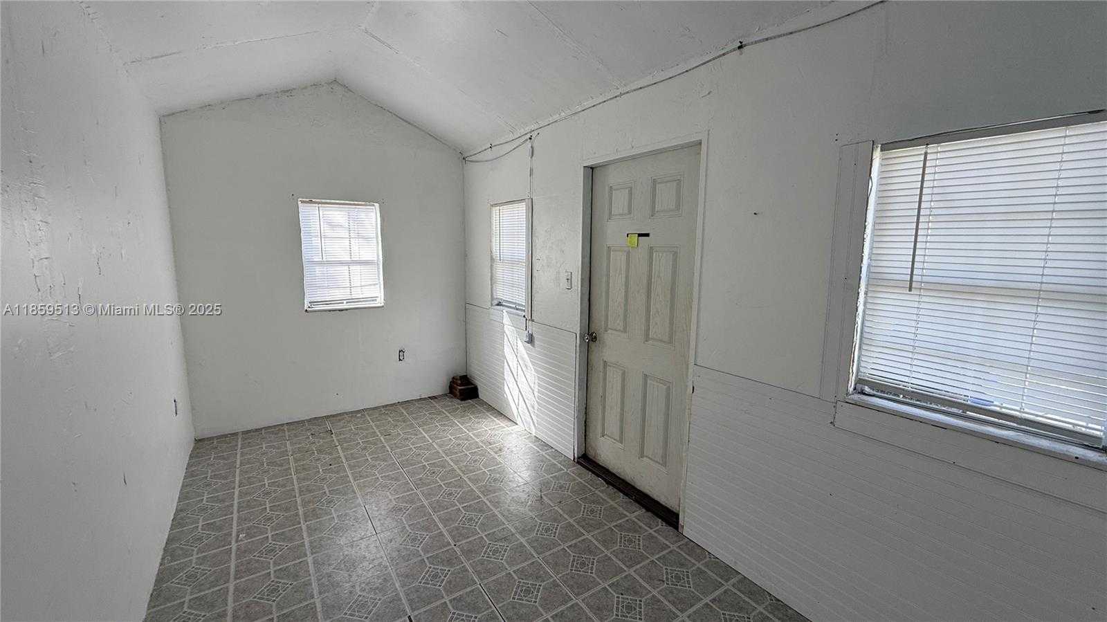 Small Image of 1144 NORTH WEST PEACE POINTE DR, Other City - In The State Of Florida Number 24