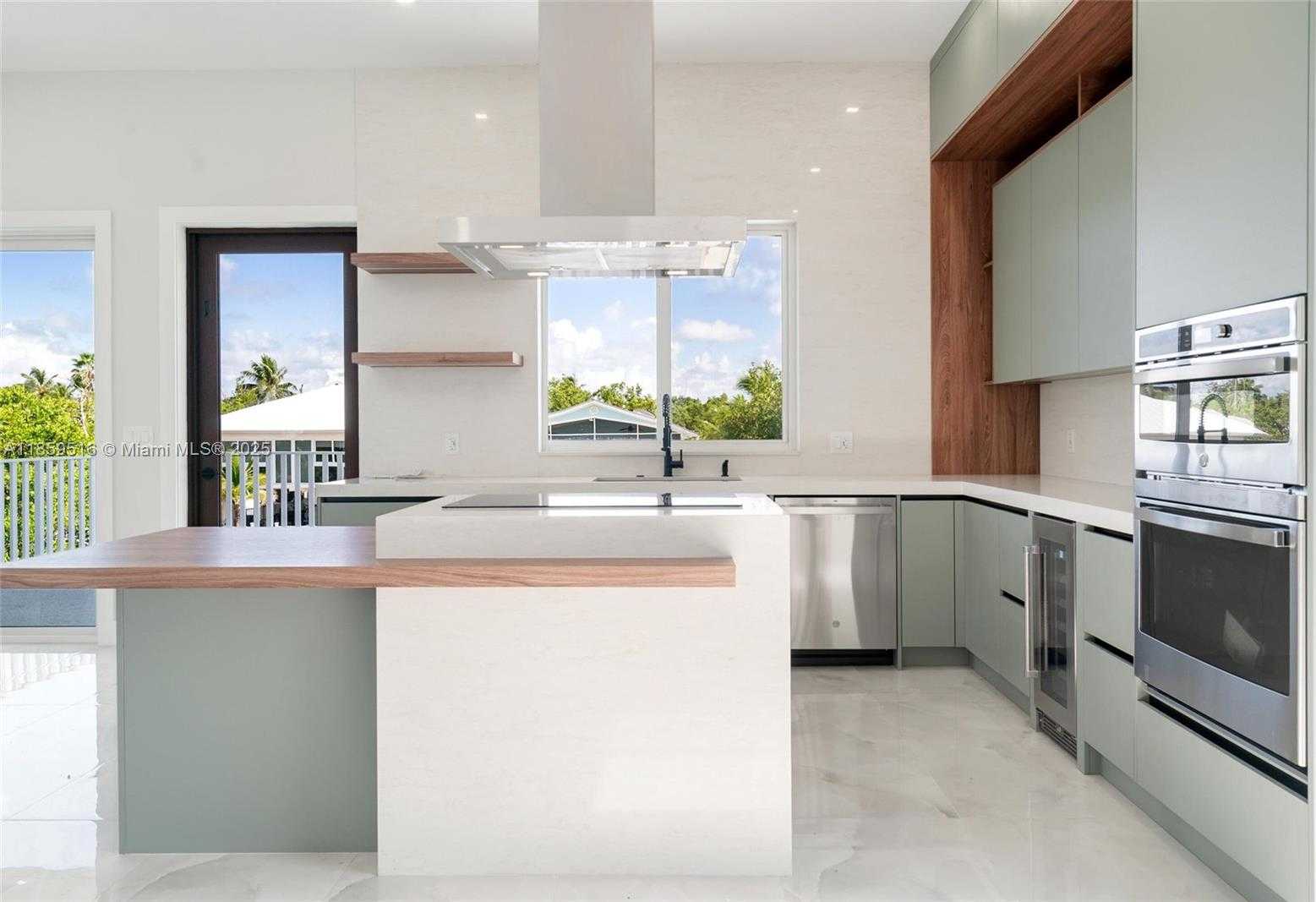 Small Image of 862 CARDINAL LN, Key Largo Number 10