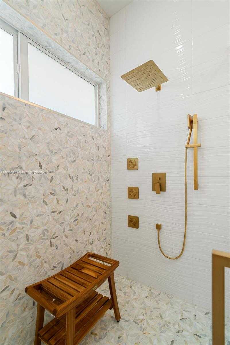 Small Image of 862 CARDINAL LN, Key Largo Number 15