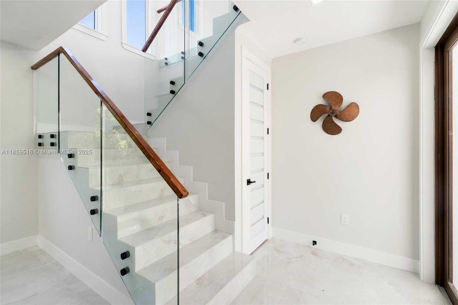 Small Image of 862 CARDINAL LN, Key Largo Number 2