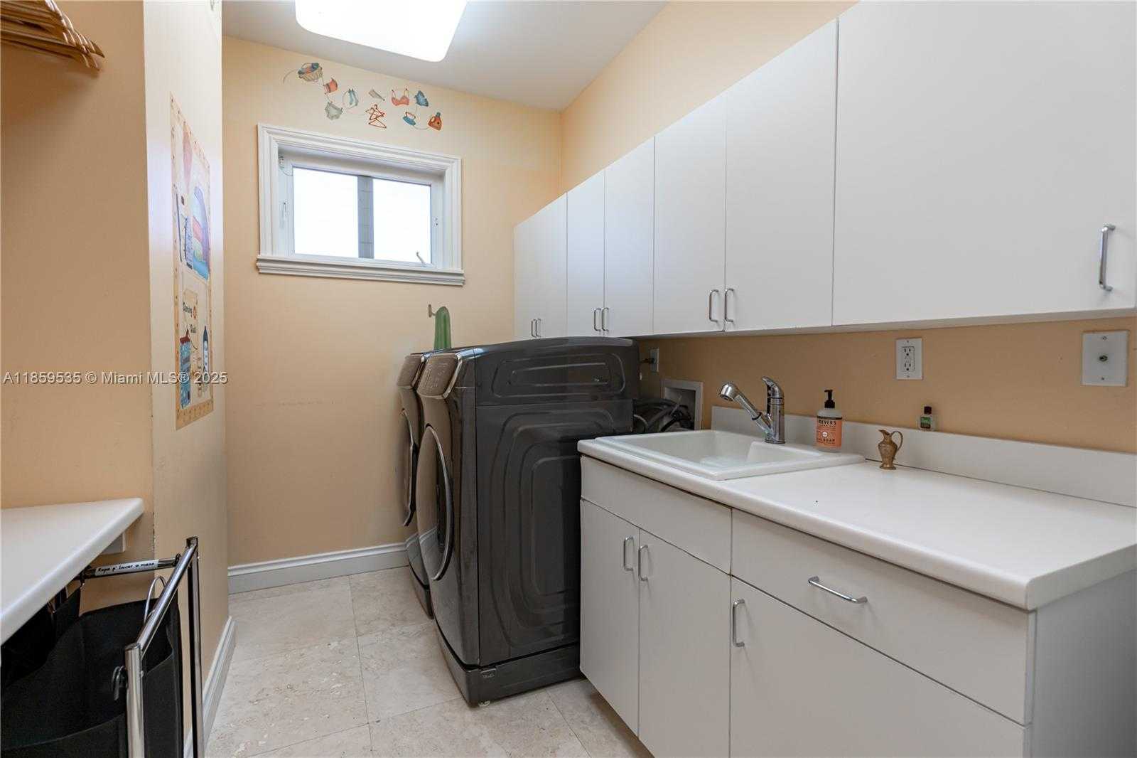 Small Image of 13681 DEERING BAY DR, Coral Gables Number 25