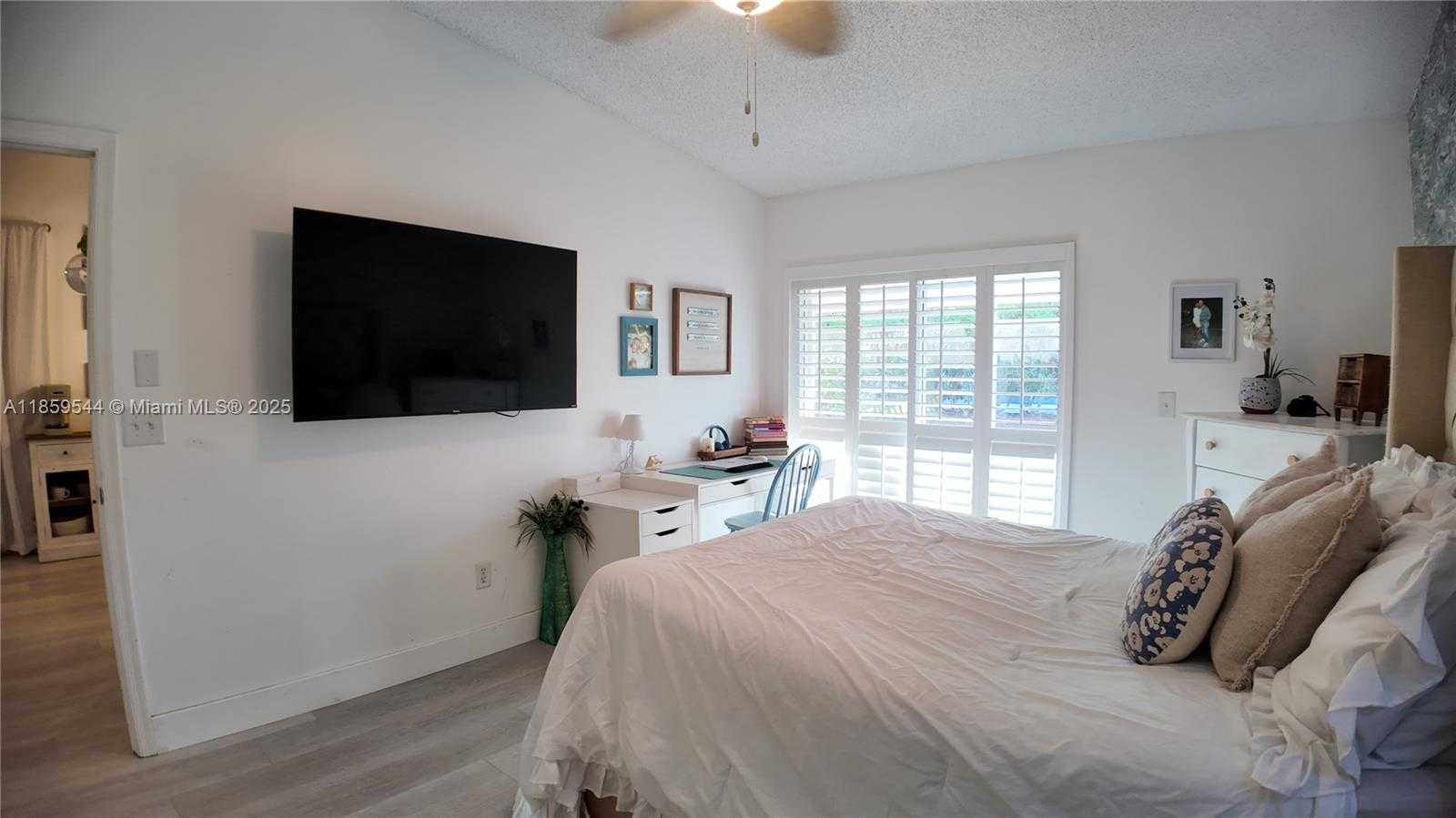 Small Image of 677 SOUTH EAST 22ND DR, Homestead Number 19