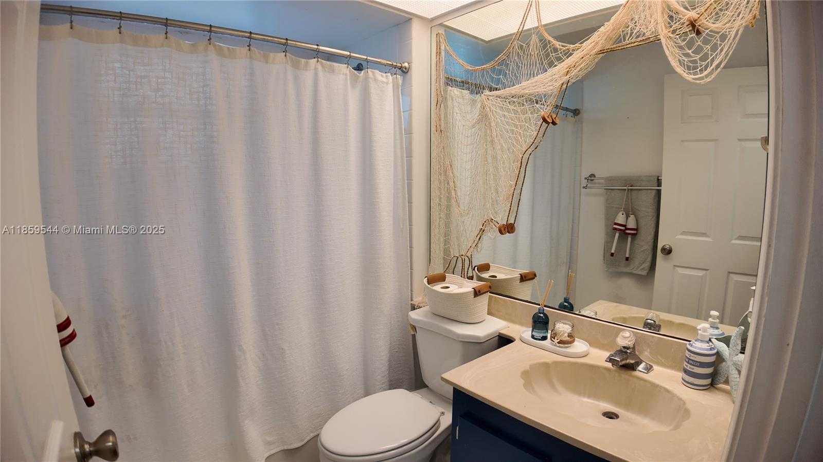 Small Image of 677 SOUTH EAST 22ND DR, Homestead Number 6