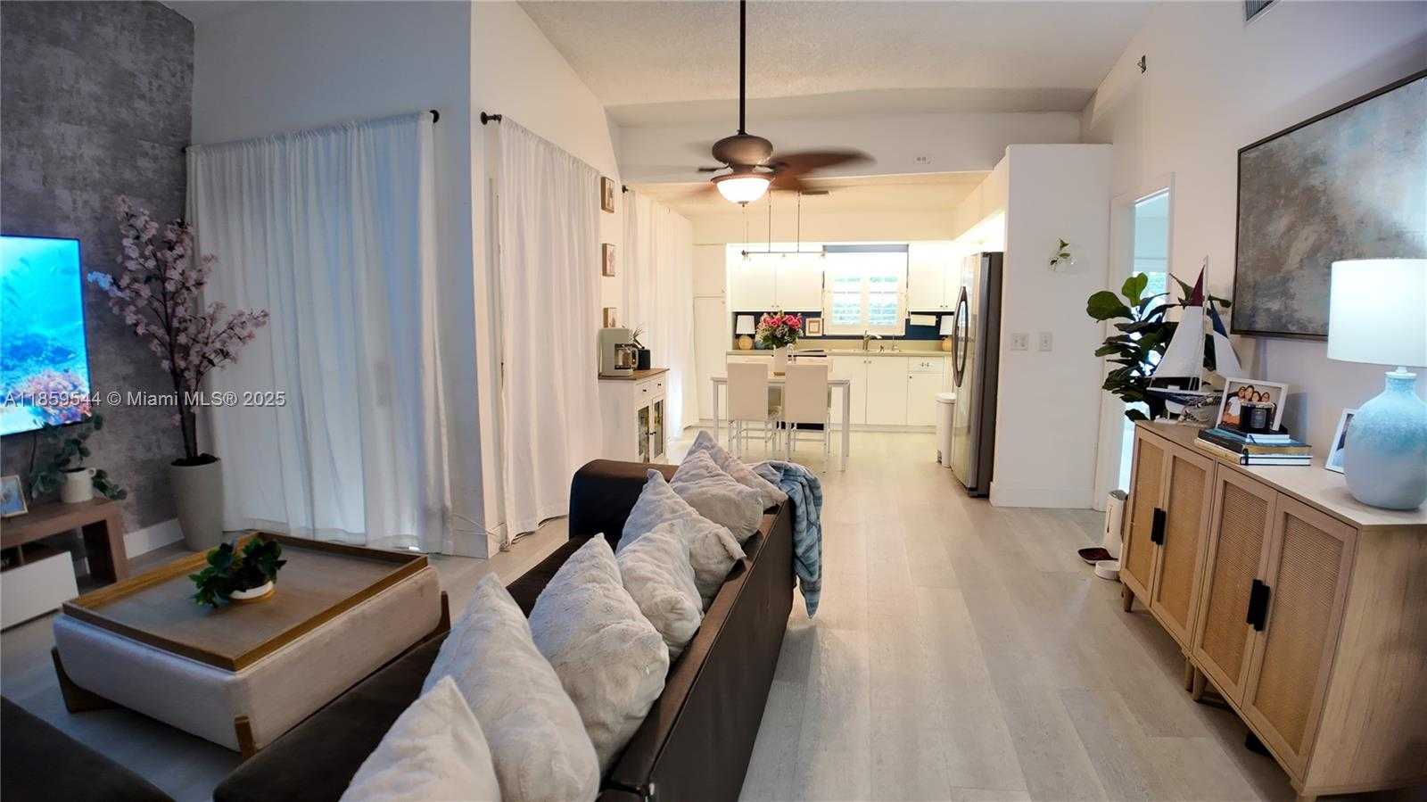 Small Image of 677 SOUTH EAST 22ND DR, Homestead Number 9