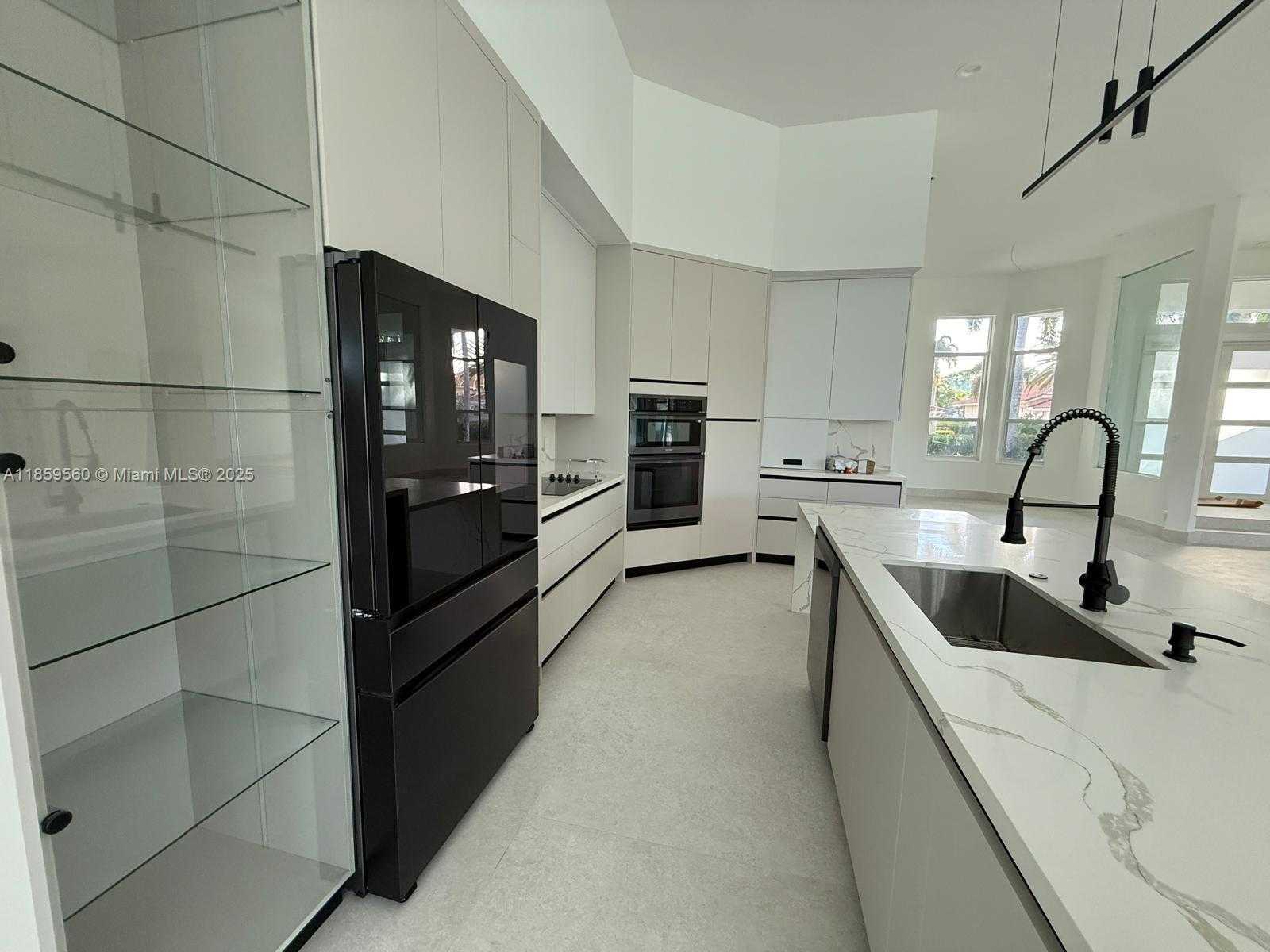 Small Image of 2523 MONTCLAIRE CIR, Weston Number 11